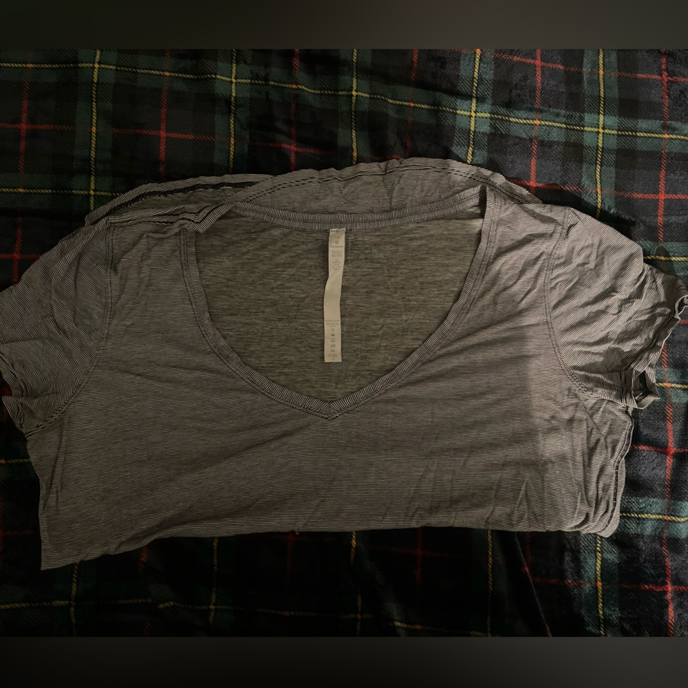 Size 10 lululemon tee